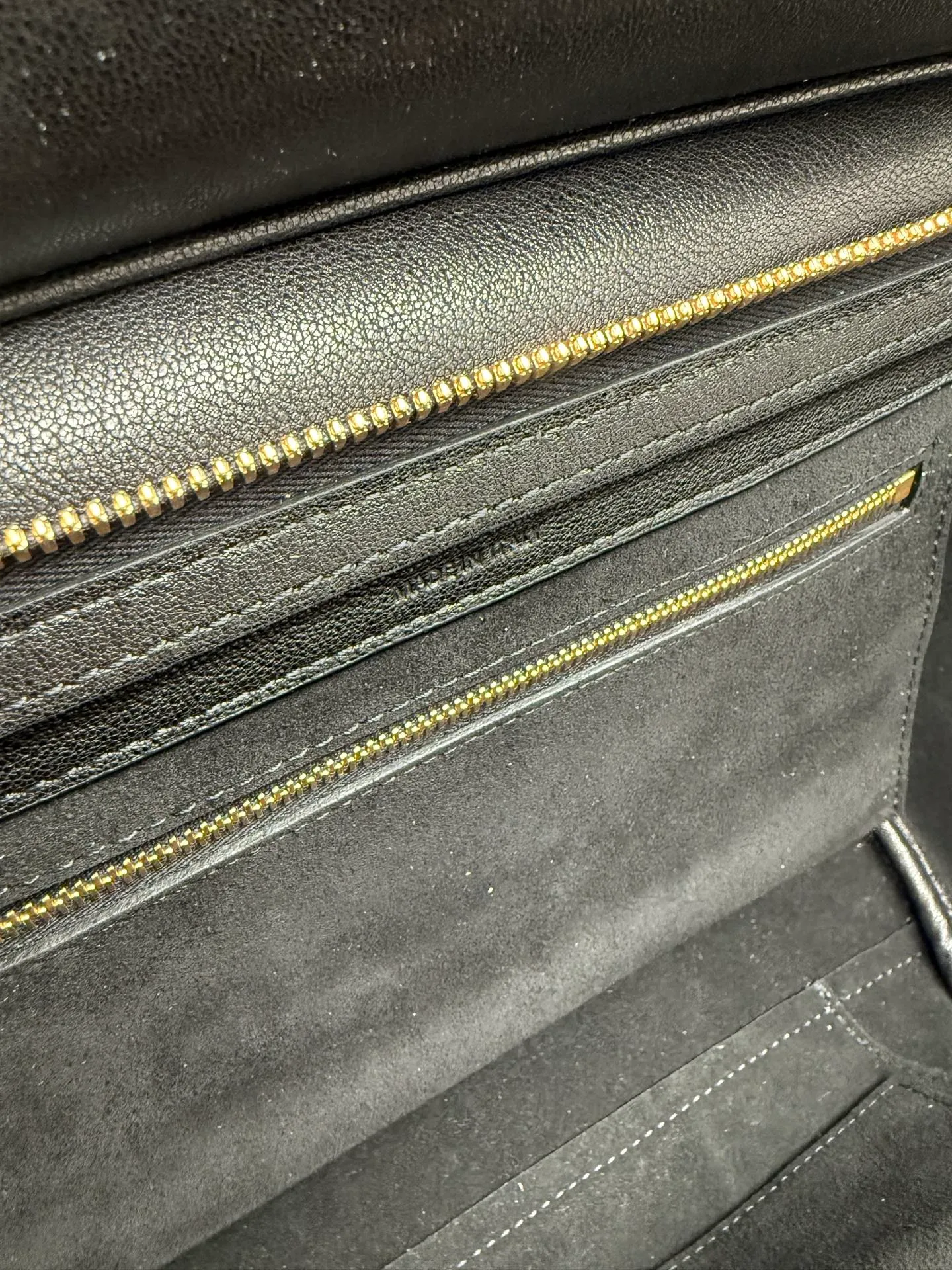 Batch 1760. 15.2 X 4.5 X 6.5 inches (38.5 X 11.5 2 handles, length 4.33 inches (11 cm) Studs at bottom No.: 124213
